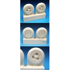 1/32 Supermarine Spitfire 3 Slot, Circumferential Tread Wheels