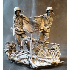 1/16 USMC with Captured Equipment (2 figures with base)
