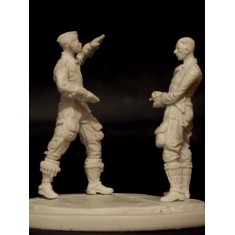 1/32 Luftwaffe Pilots in Discussion after a Sorte (2 Resin Figures)