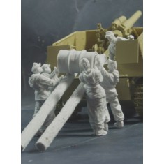 1/35 WWII German Hummel Crew - Refuelling (5 Resin Figures)