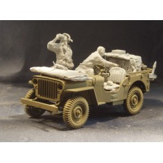 1/24 (75mm) WWII USMC Jeep Crew and Radio (2 Resin Figures+Radio+Gear)