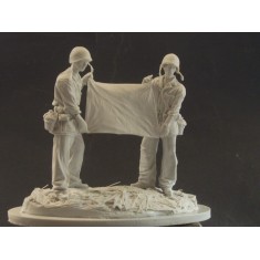 1/24 (75mm) WWII US Marines Holding up a Captured Japanese Flag (2 Resin Figures)
