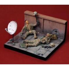 1/35 US Marines in Iraq with Base (2 Figures)