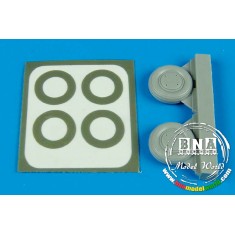 1/72 Curtiss P-40 Warhawk Wheels & Paint Masks (Type B)