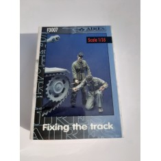 1/35 Fixing The Track (2 Figures)