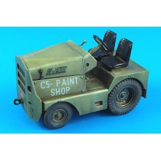 1/32 United Tractor GC-340/SM340 Tow Tractor (Basic) USAF/US Army