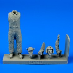 1/32 US Army Helicopter Pilot in Vietnam War 1960-1975 (1 Pilot w/2 Different Heads)