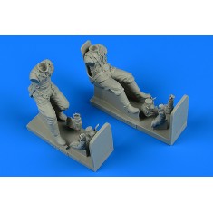 1/32 WWII Soviet Pilot & Gunner with Seats for Trumpeter Il-2M3 Sturmovik kit (2 Figures)