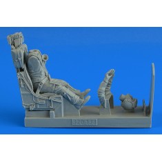 1/32 Luftwaffe Fighter Pilot w/Ejection Seat for F-104G/S (M.B. GQ-7A) for Italeri kits
