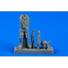 1/48 Soviet Pilot w/Life Jacket in The Cold War Period (1 figure)