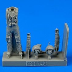 1/48 Soviet Pilot with Life Jacket in The Cold War Period (1 Pilot w/2 Different Heads)