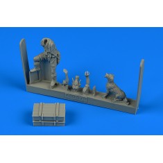 1/48 WWII Middle East Allied Pilot with Dog
