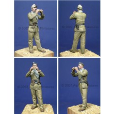 1/35 DAK Panzer NCO (1 figure)