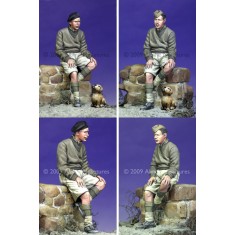 1/35 British Armoured Crew #2 & Puppy (1 figure & Puppy)