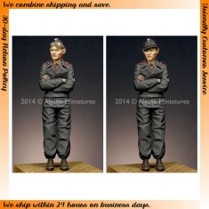 1/35 Panzer Commander #2 (1 figure w/2 different heads)