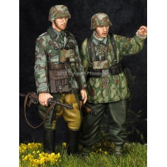 1/35 German Grenadiers Set (2 Figures, each w/2 Different Heads)