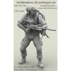 1/35 Assault Trooper with M240L Machine Gun and MICO Pack Ammo Can