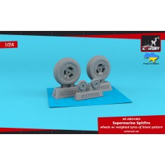 1/24 Supermarine Spitfire Wheels w/Weighted Tyres of Linear Pattern & 3-Spoke Hubs