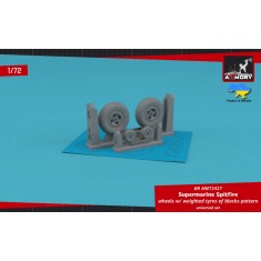 1/72 Supermarine Spitfire Wheels w/Weighted Tyres of Block Pattern & 4-Spoke Hubs