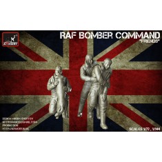 1/144 WWII RAF Crewmen In High Altitude Outfit - "Friends" (3 figures w/dog)