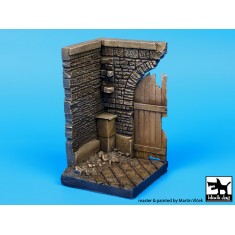 1/35 Corner with Wooden Gate (50mm x 50mm)