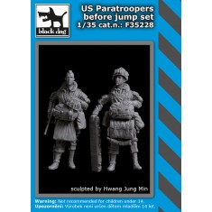 1/35 US Paratroopers Before Jump Set (2 figures)