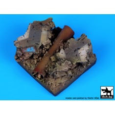 Cracked Road with Pipe Fantasy Base (50mm x 50mm)