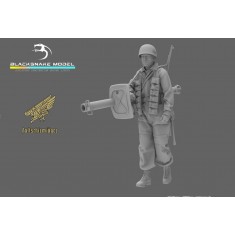 1/16 WWII German Fallschirmjager Tank Hunter Figure