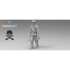 1/16 WWII German Totenkopf Winter Ammunition Bearer Figure
