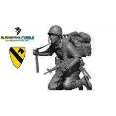 1/48 Vietnam US 7th Cavalry Kneeling Assistant Gunner Figure