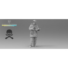 1/48 WWII German Totenkopf Winter Officer Figure