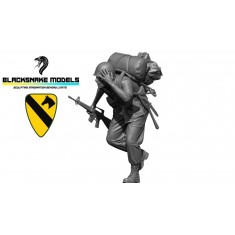 1/35 Vietnam US 7th Cavalry Moving Infantryman Figure