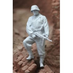 1/35 SS Soldier Waiting