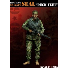 1/35 Vietnam War US Navy Seal "Duck Feet" w/Diving Gear & Stoner Machine Gun (1 figure)