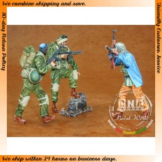 1/35 Israeli Army (2 Figures) + Palestine People (1 Figure)