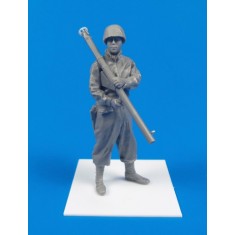 1/35 WWII US Army Soldier with Bazooka M1A2 (Anzio 1944)