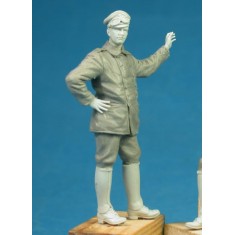 1/35 German Armoured Car Crewman