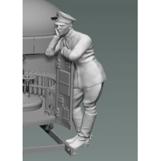 1/35 Fahrpanzer German Leaning Crewman