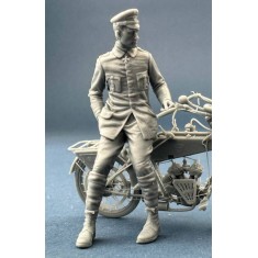 1/35 Werner Voss Posing With A Motorcycle