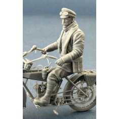 1/35 German Dispatch Rider Standing With A Motorcycle