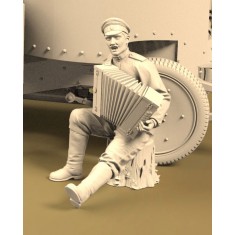 1/35 Imperial Russian Army Soldier Playing Accordion