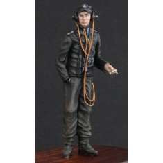 1/35 German SS Tank Commander "Smoking Break"