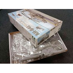 1/35 Boeing AH-64E Apache Guardian Attack Helicopter (box damaged)
