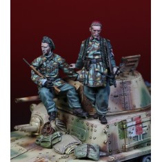 1/35 Italian Soldiers - European Front 1944 (2 figures) 