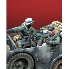 1/35 German SS Officer & MG42 Gunner (2 figures)