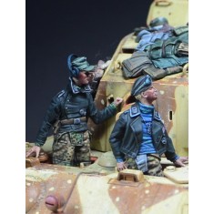 1/35 Tiger Tank Crew Radio Operator and Driver (2 figures)