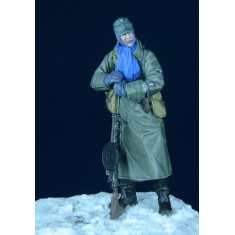1/35 SS Grenadier with Degtyarev MG, Eastern Front, Winter 1943-1945 (1 figure)