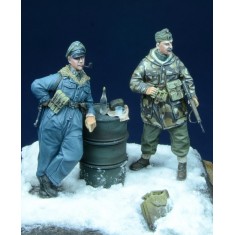 1/35 "Side by Side" Hungary 1945 (2 figures)