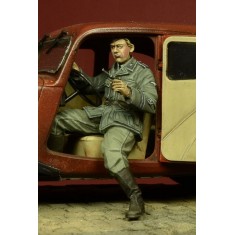 1/35 German SD Driver for Citroen 11CV (1 Figure)