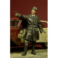 1/35 German SD Officer Wearing Civilian Clothes (1 Figure)
